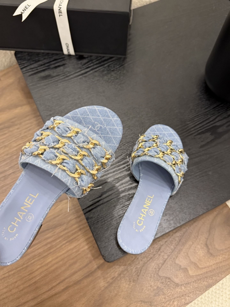 Ch**el slippers